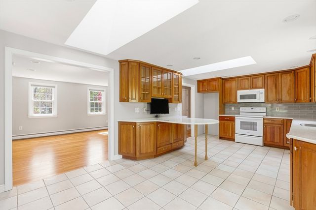 15 May Elm Ln, Norwell, MA 02061