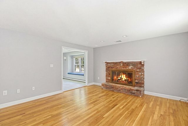 15 May Elm Ln, Norwell, MA 02061
