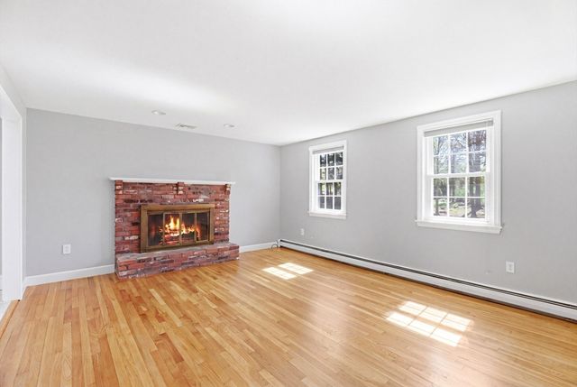 15 May Elm Ln, Norwell, MA 02061