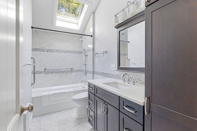 15 May Elm Ln, Norwell, MA 02061