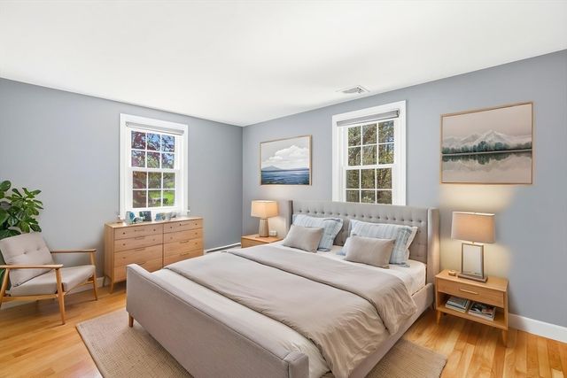 15 May Elm Ln, Norwell, MA 02061