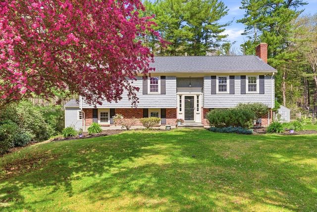 15 May Elm Ln, Norwell, MA 02061