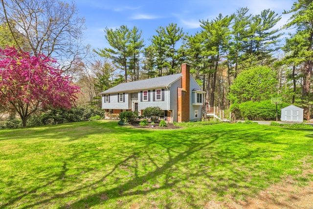 15 May Elm Ln, Norwell, MA 02061