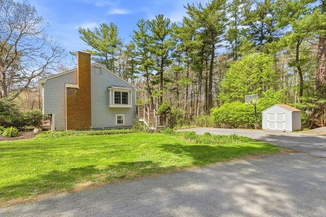 15 May Elm Ln, Norwell, MA 02061