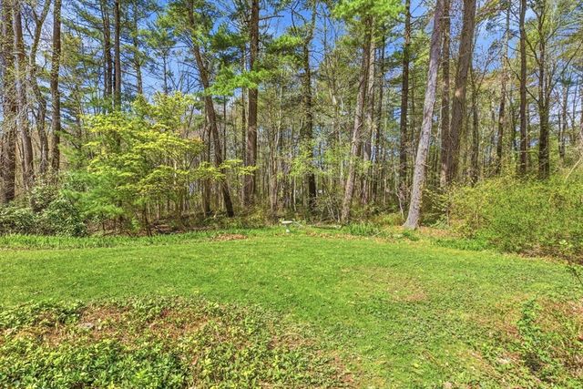 15 May Elm Ln, Norwell, MA 02061