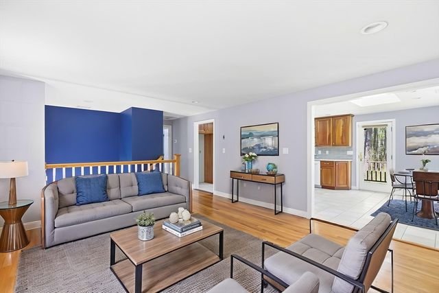 15 May Elm Ln, Norwell, MA 02061