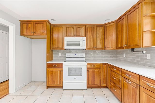 15 May Elm Ln, Norwell, MA 02061