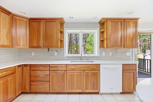 15 May Elm Ln, Norwell, MA 02061