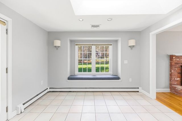 15 May Elm Ln, Norwell, MA 02061