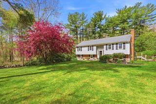 15 May Elm Ln, Norwell, MA 02061