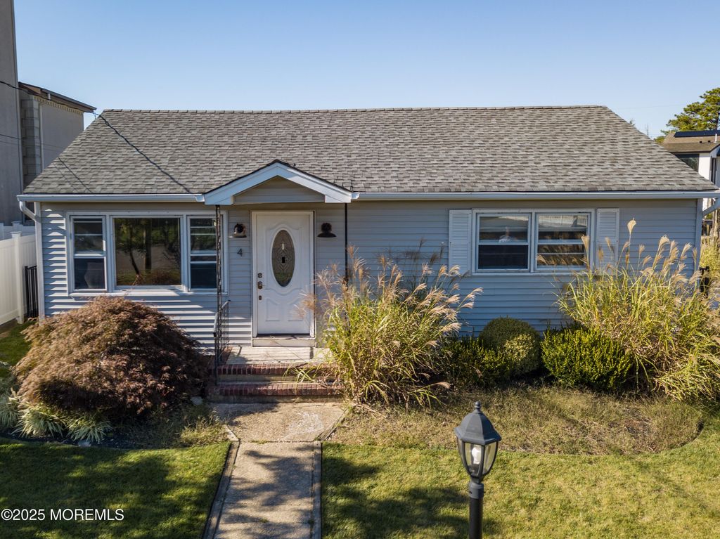 4 Jamaica Avenue, Toms River, NJ 08753