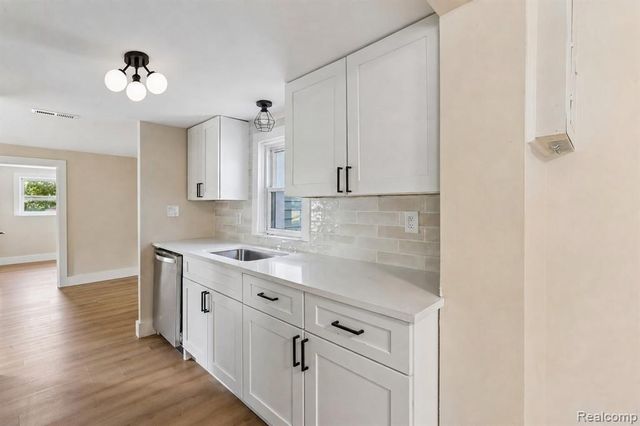 413 5th Street, Fenton, MI 48430