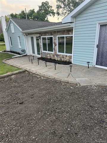 413 5th Street, Fenton, MI 48430