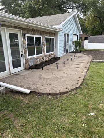 413 5th Street, Fenton, MI 48430
