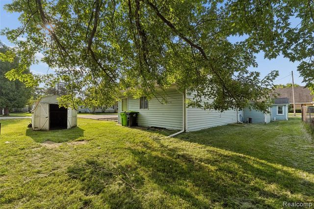 413 5th Street, Fenton, MI 48430