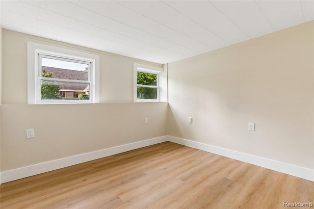 413 5th Street, Fenton, MI 48430