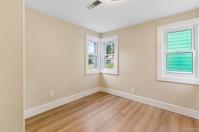 413 5th Street, Fenton, MI 48430
