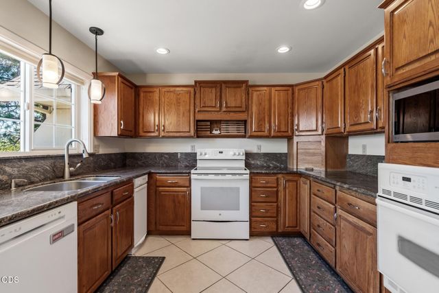 197 Timberlake Drive, Ashland, OR 97520