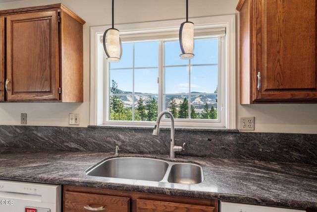 197 Timberlake Drive, Ashland, OR 97520
