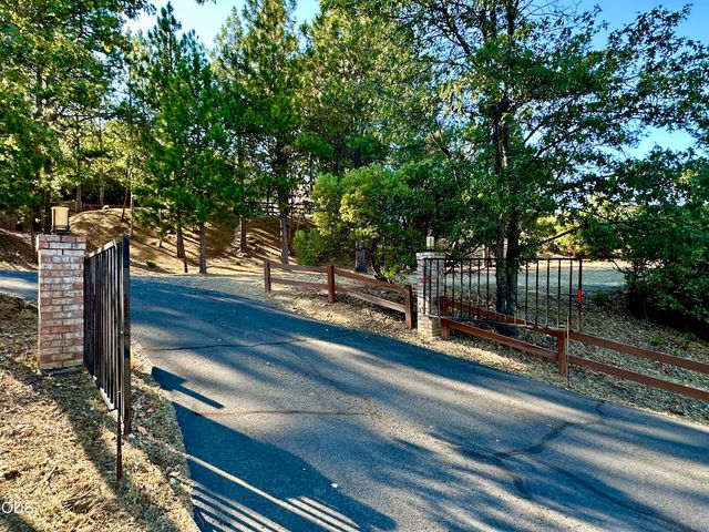 197 Timberlake Drive, Ashland, OR 97520