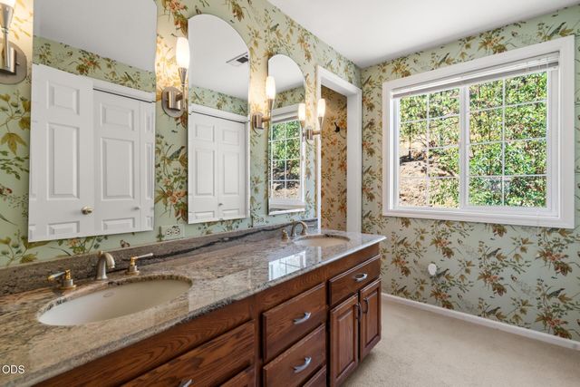 197 Timberlake Drive, Ashland, OR 97520