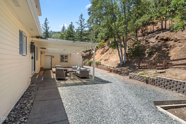 197 Timberlake Drive, Ashland, OR 97520