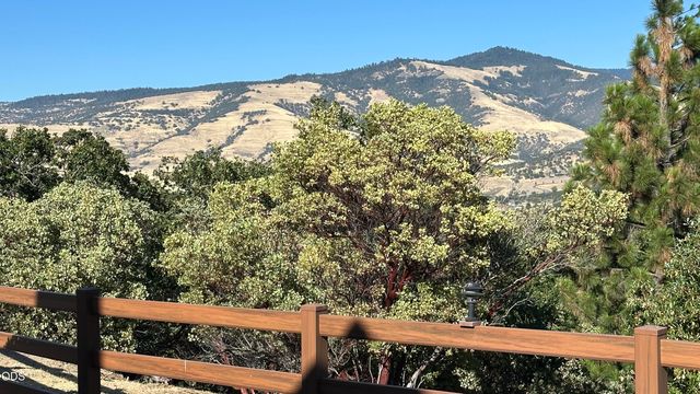 197 Timberlake Drive, Ashland, OR 97520