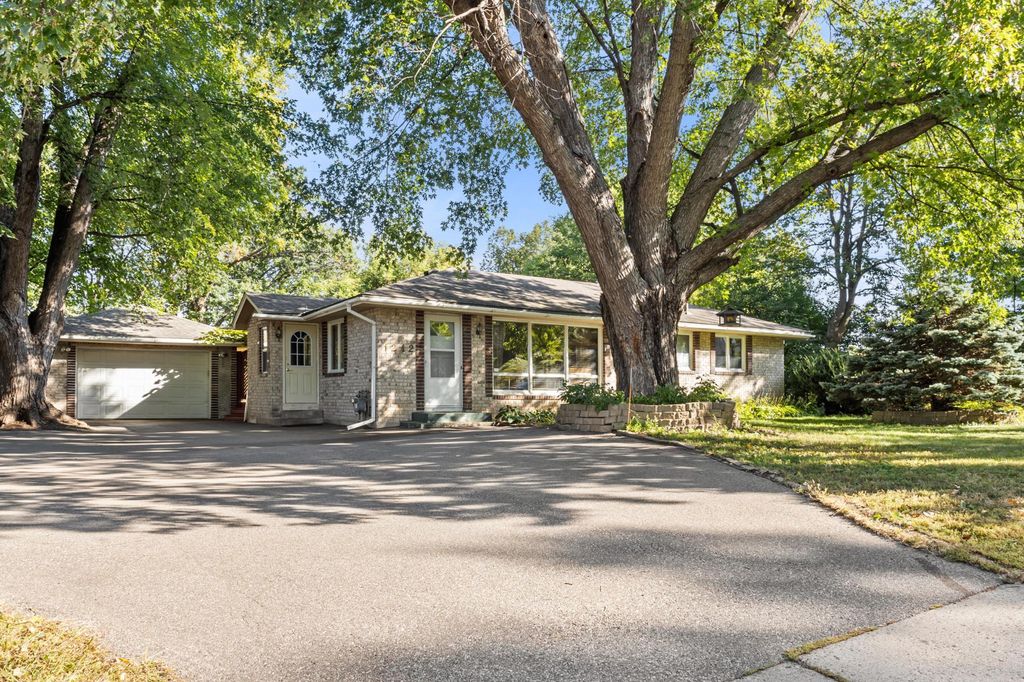 1212 Hillside Lane, Burnsville, MN 55306