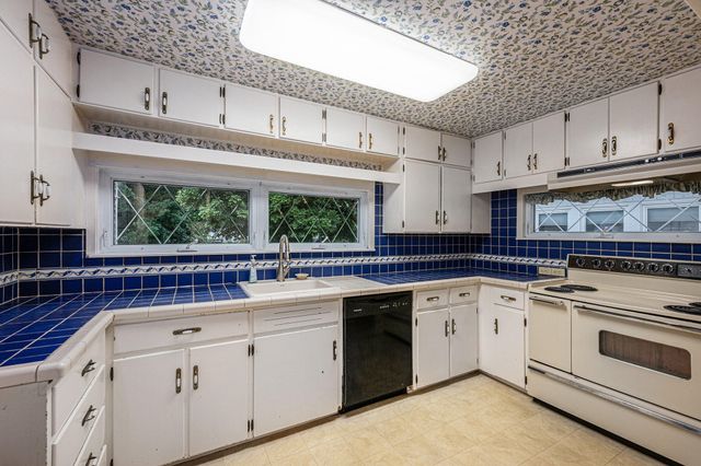 380 Centreville Road, Constantine Vllg, MI 49042