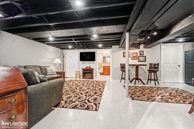 1421 Beaupre Avenue, Madison Heights, MI 48071