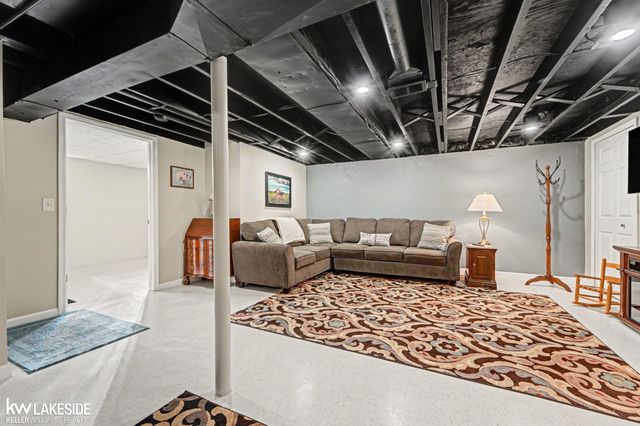 1421 Beaupre Avenue, Madison Heights, MI 48071