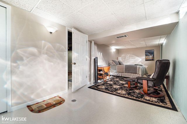 1421 Beaupre Avenue, Madison Heights, MI 48071