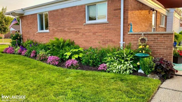 1421 Beaupre Avenue, Madison Heights, MI 48071