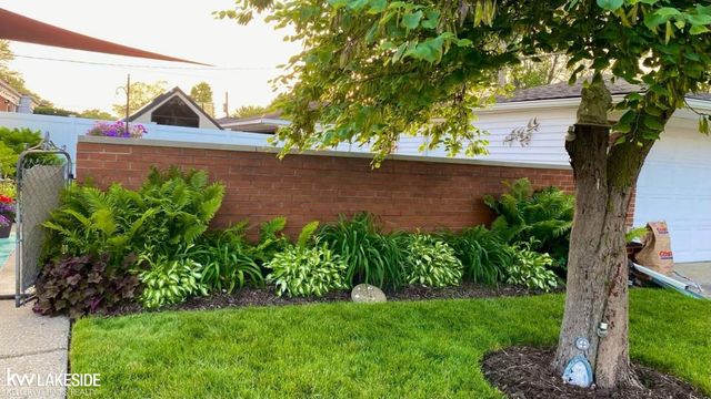 1421 Beaupre Avenue, Madison Heights, MI 48071