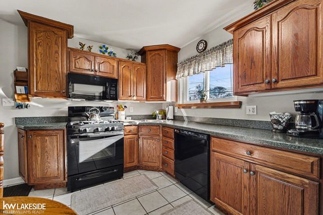 1421 Beaupre Avenue, Madison Heights, MI 48071