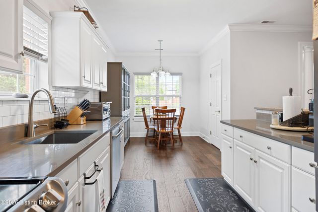 1116 Silvercrest Ln, Louisville, KY 40223