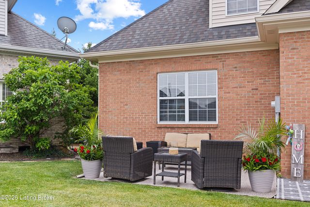 1116 Silvercrest Ln, Louisville, KY 40223