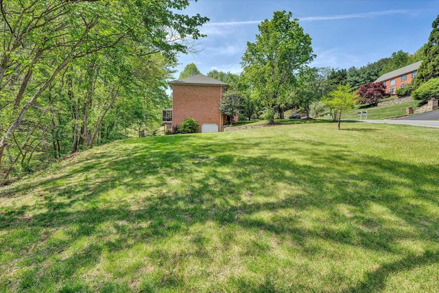 6516 Hidden Woods DR, Roanoke, VA 24018