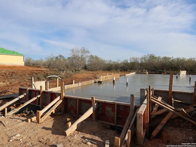 109 Greeley Drive, Floresville, TX 78114