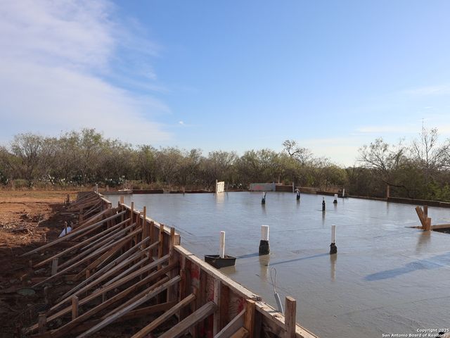 109 Greeley Drive, Floresville, TX 78114