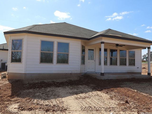 109 Greeley Drive, Floresville, TX 78114