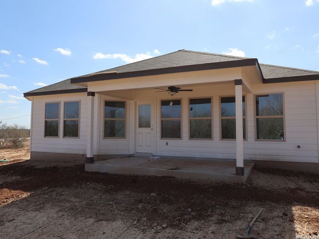 109 Greeley Drive, Floresville, TX 78114