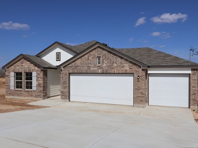 109 Greeley Drive, Floresville, TX 78114