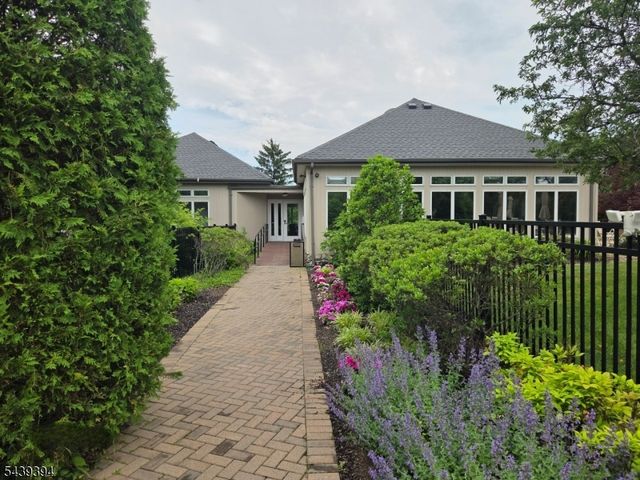 58 Buchanon Ct, West Orange Twp., NJ 07052