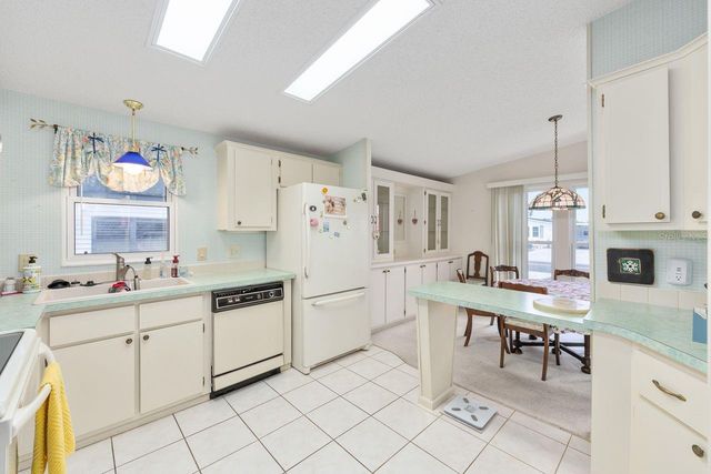 1116 W BOONE COURT, Lady Lake, FL 32159