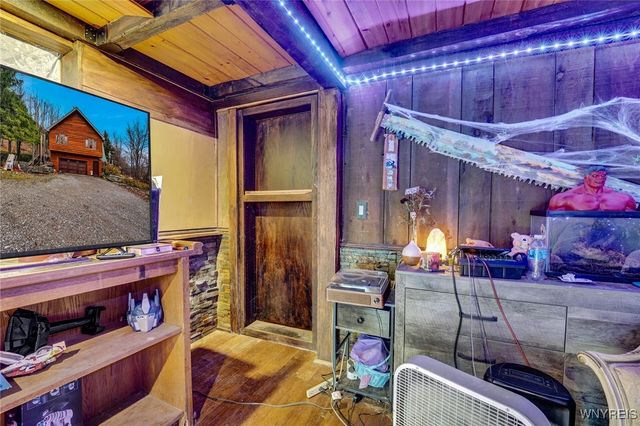 9138 State Road, Colden, NY 14033