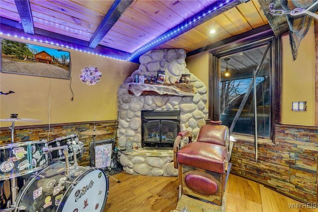 9138 State Road, Colden, NY 14033