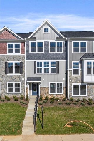 5 Bracewell LN, Yorktown, VA 23692