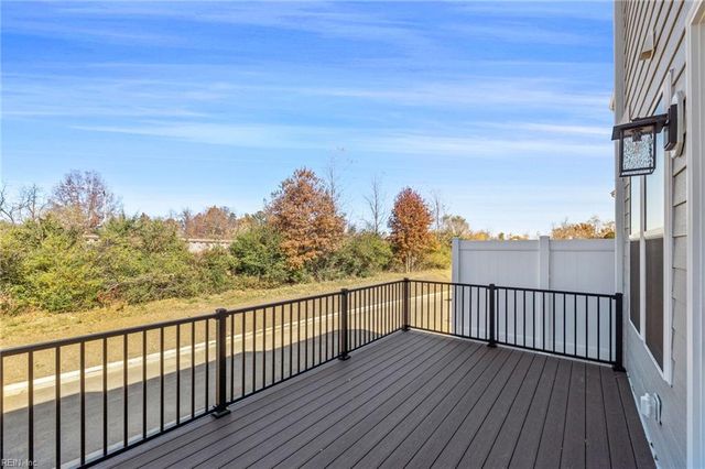 5 Bracewell LN, Yorktown, VA 23692