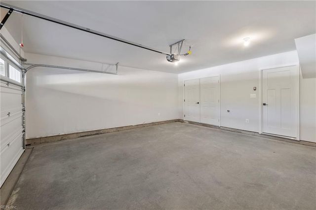 5 Bracewell LN, Yorktown, VA 23692